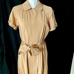 Tan Banana Republic Women’s jacket/dress size 6.